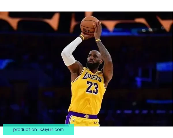 NBA最新动态：湖人队引援升级詹姆斯伤势恢复情况公开勇士三巨头再度出征